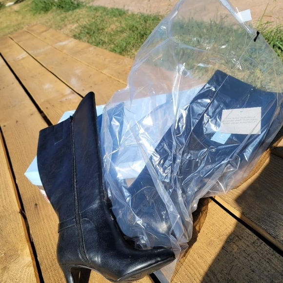 Boots - Picture 2 of 4